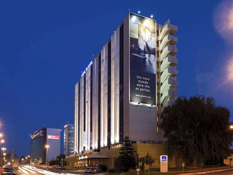 Een foto van de buitenkant van Novotel Lisboa