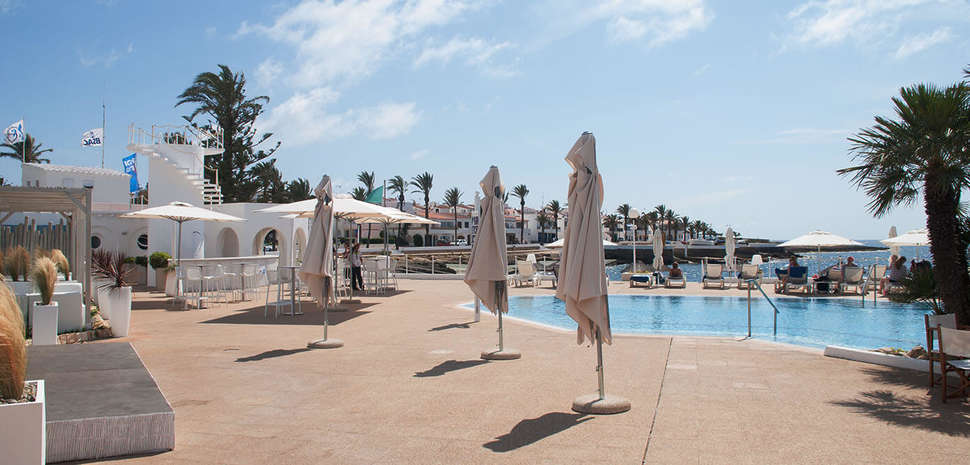 Een foto van het zwembad bij AluaSun Mediterraneo