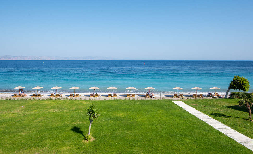 Een foto van het strand bij Ixia Dream Beachfront Hotel