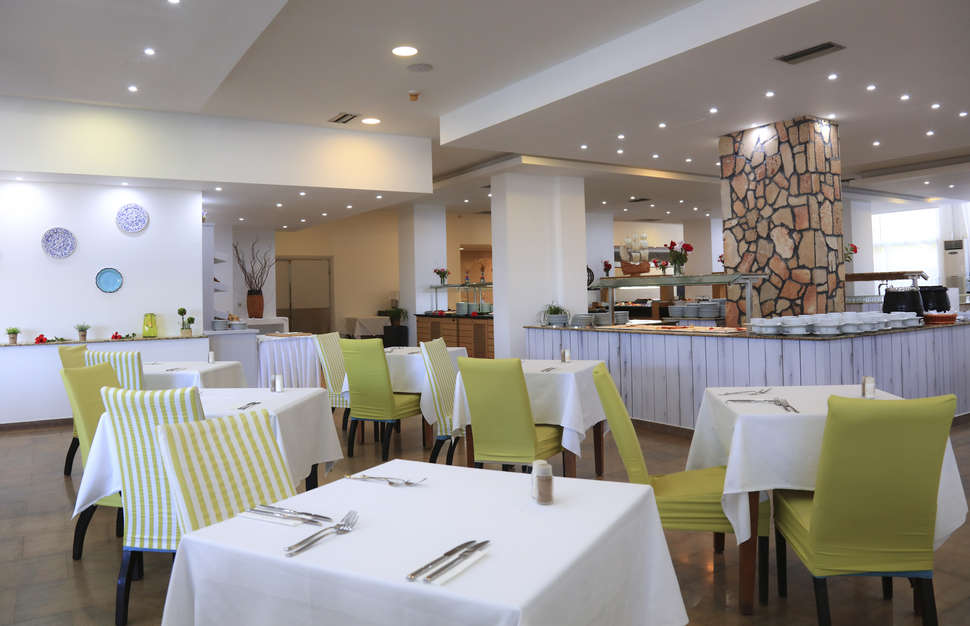Een foto van de faciliteiten bij Kiotari Miraluna Beach Resort
