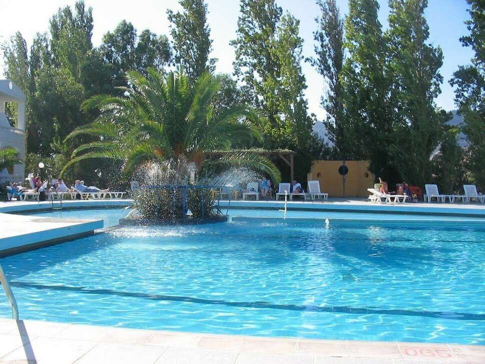 Een foto van het zwembad bij Golden Odyssey