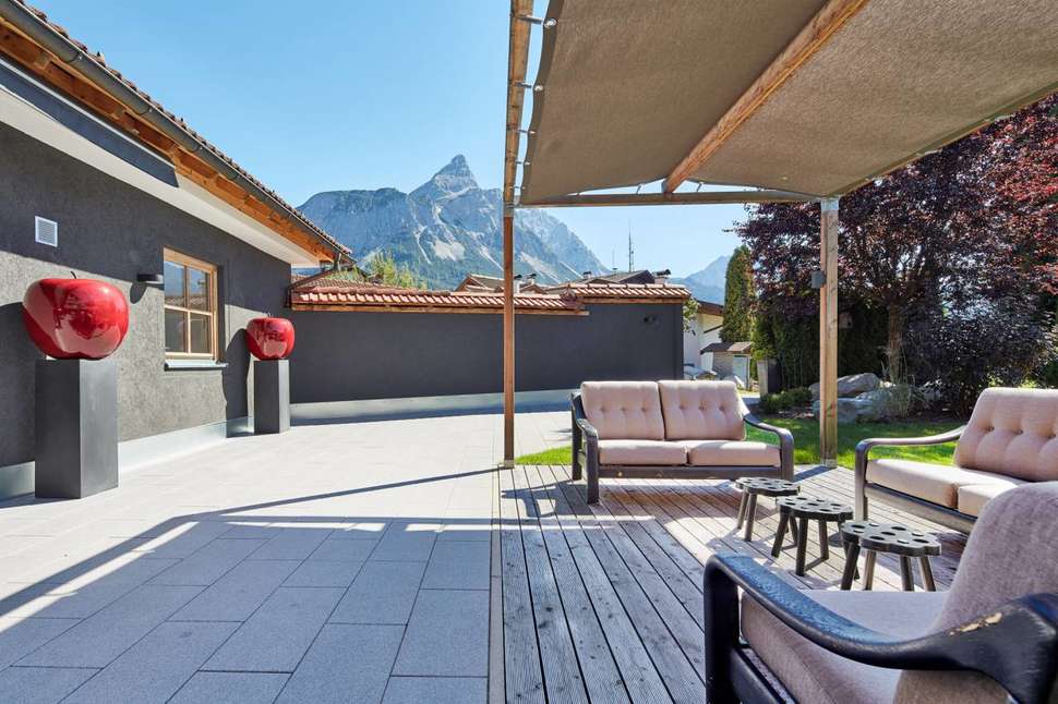 Een foto van het terras bij Hotel Der Grüne Baum