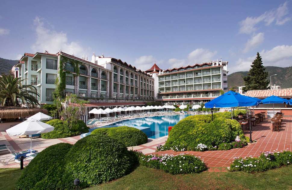 Een foto van de buitenkant van Marti Resort