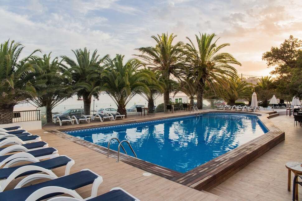 Ein Foto vom Pool im Hotel Tagomago
