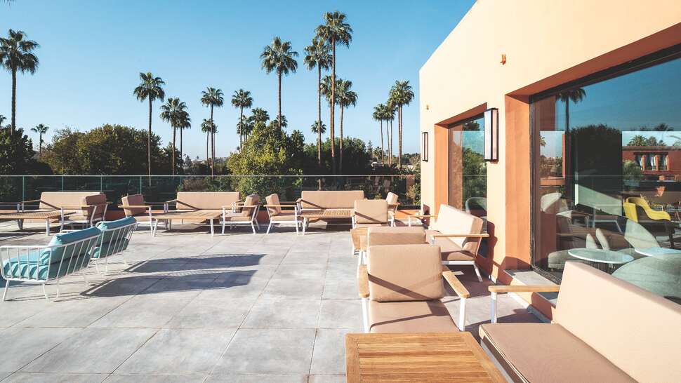 Een foto van het terras bij Medina Gardens