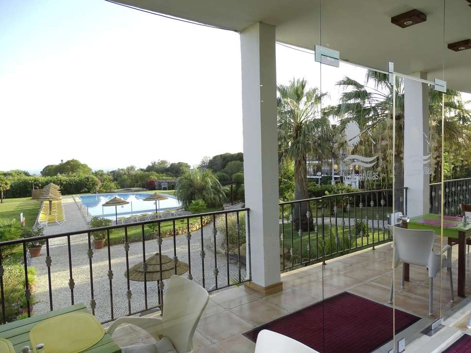 Ein Foto von den Einrichtungen im Luzmar Villas
