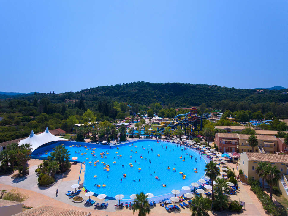 Een foto van het zwembad bij Aqualand Resort