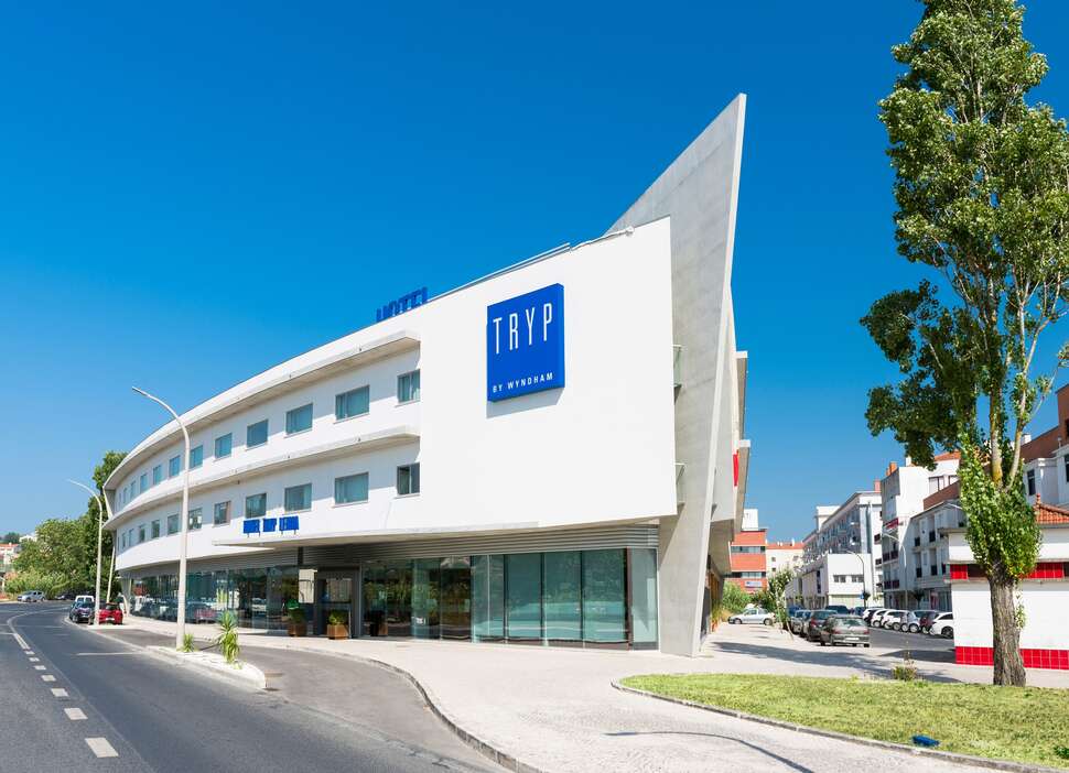 Een foto van de buitenkant van Tryp by Wyndham Leiria