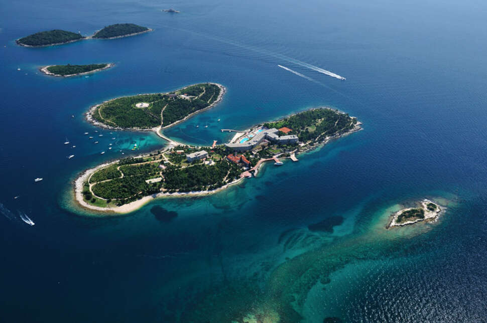 Ein Foto vom Strand beim Maistra Select Island Hotel Istra