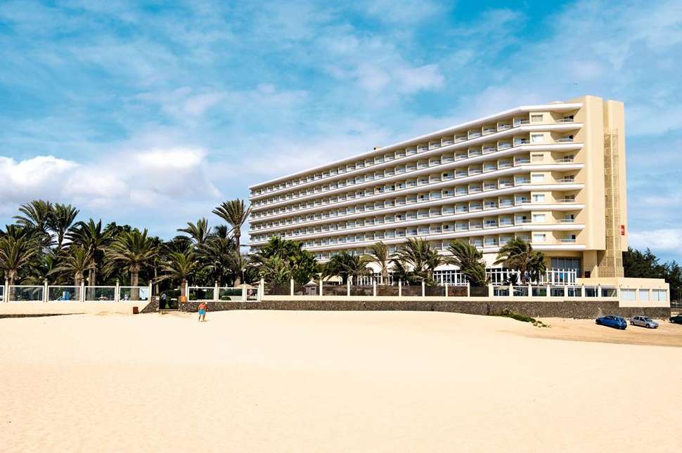 Een foto van de buitenkant van Riu Oliva Beach Resort