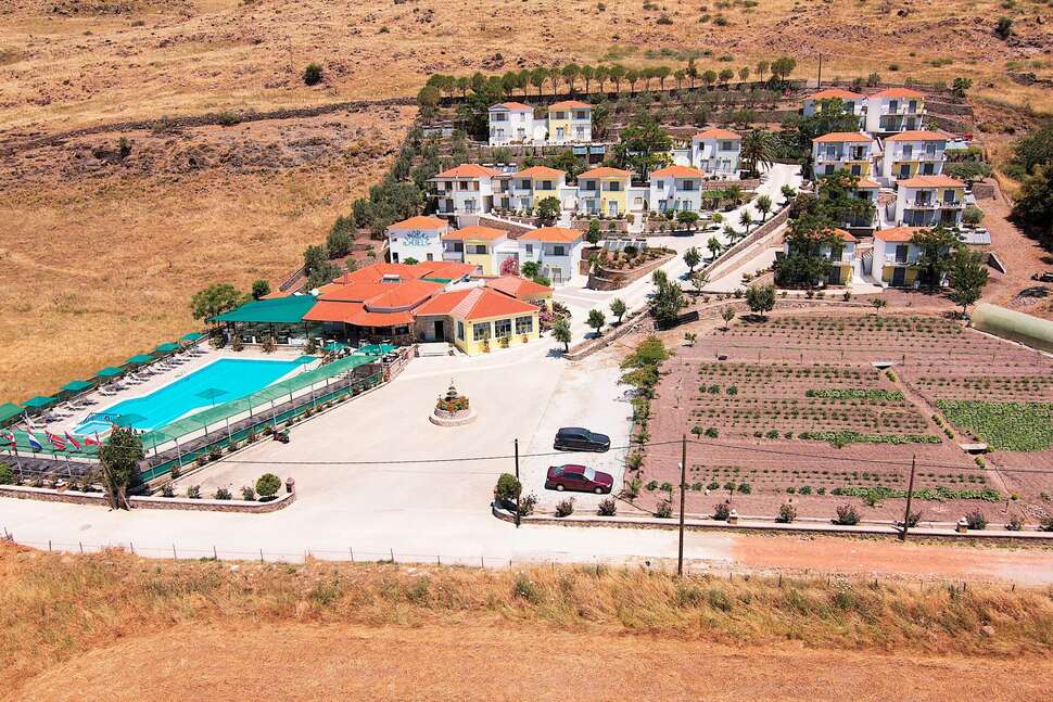 Een foto van de buitenkant van Panorama Hotel Lesbos