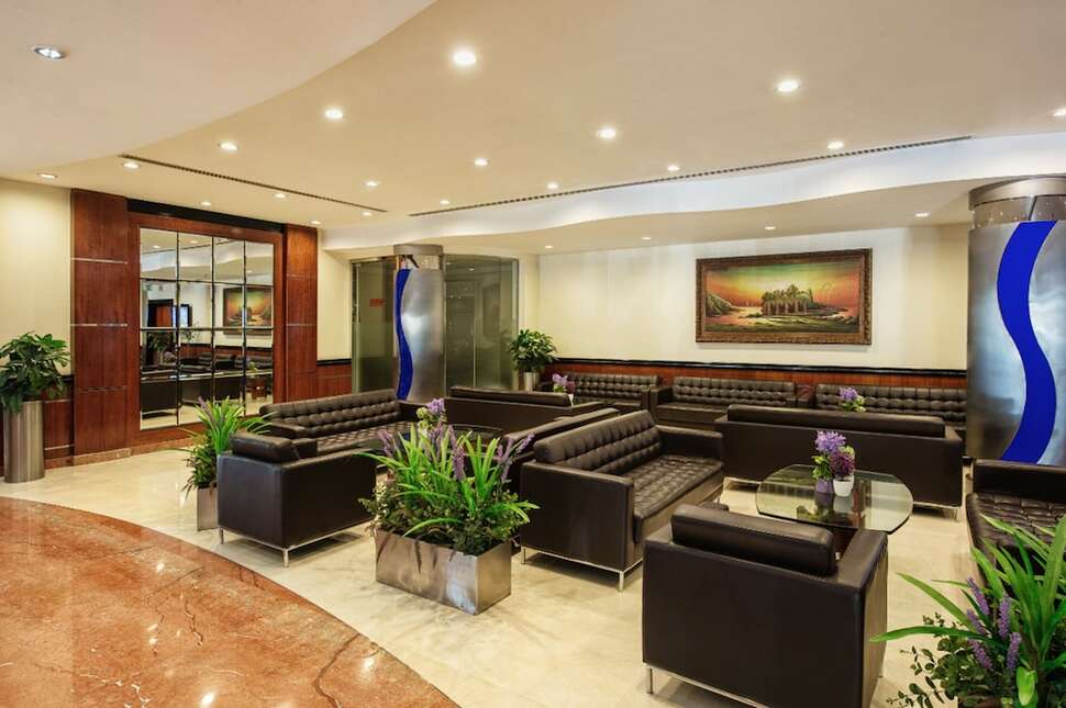 Een foto van het interieur van Grand Central Hotel Dubai