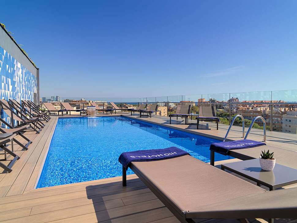 Ein Foto vom Pool im H10 Marina Barcelona