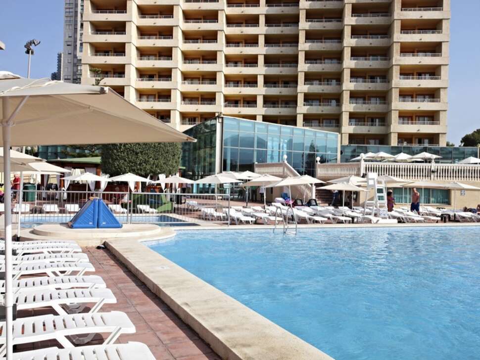 Een foto van het zwembad bij Sandos Benidorm Suites
