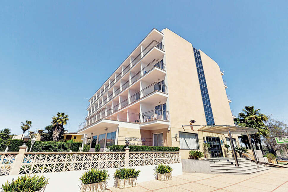 Een foto van de buitenkant van Don Miguel Playa Hotel