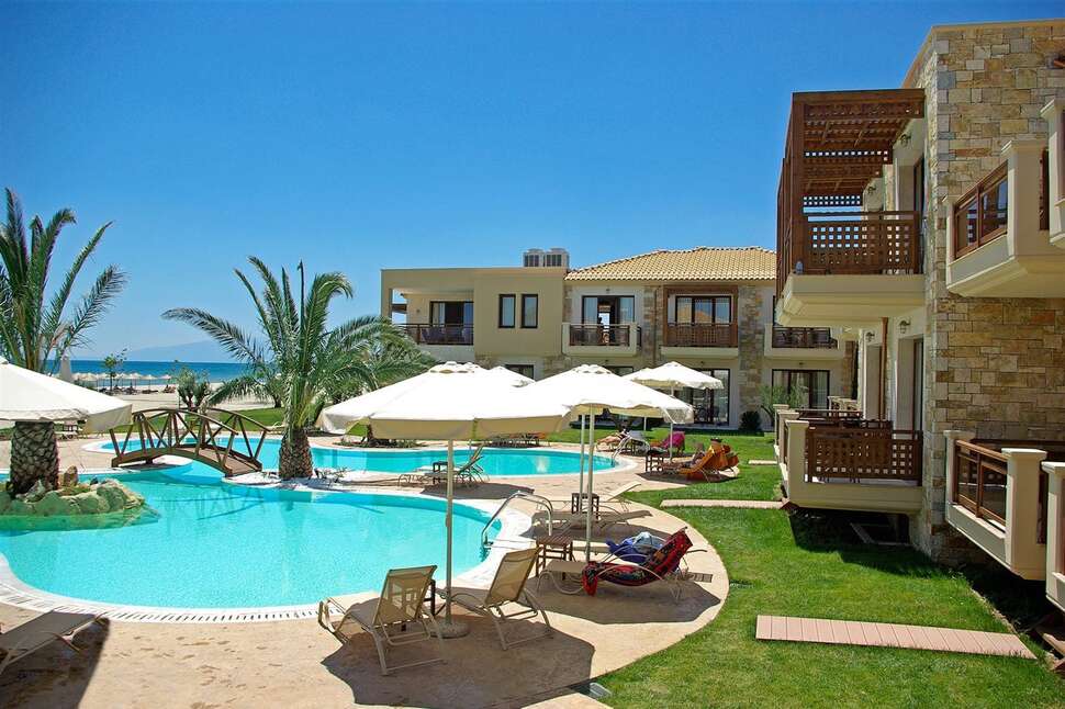Ein Foto vom Pool im Mediterranean Village Hotel & Spa