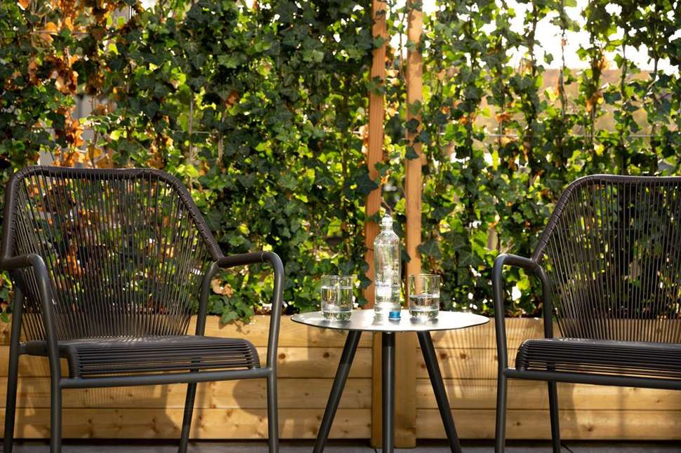 Een foto van het terras bij The Slaak Rotterdam