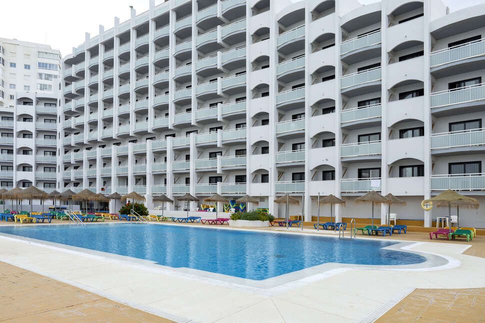 Een foto van het zwembad bij MedPlaya Hotel Bali