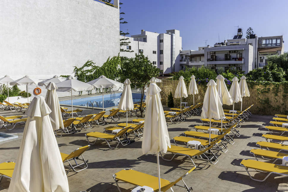 Een foto van het zwembad bij Sergios Hotel