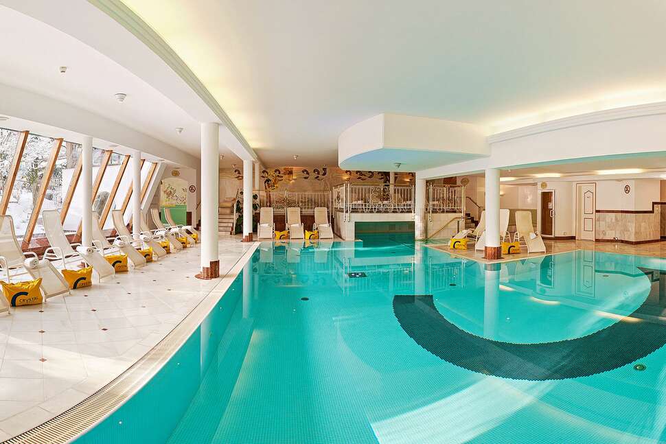 Een foto van het zwembad bij Hotel Crystal