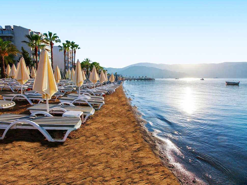 Ein Foto Aurasia Beach Hotel
