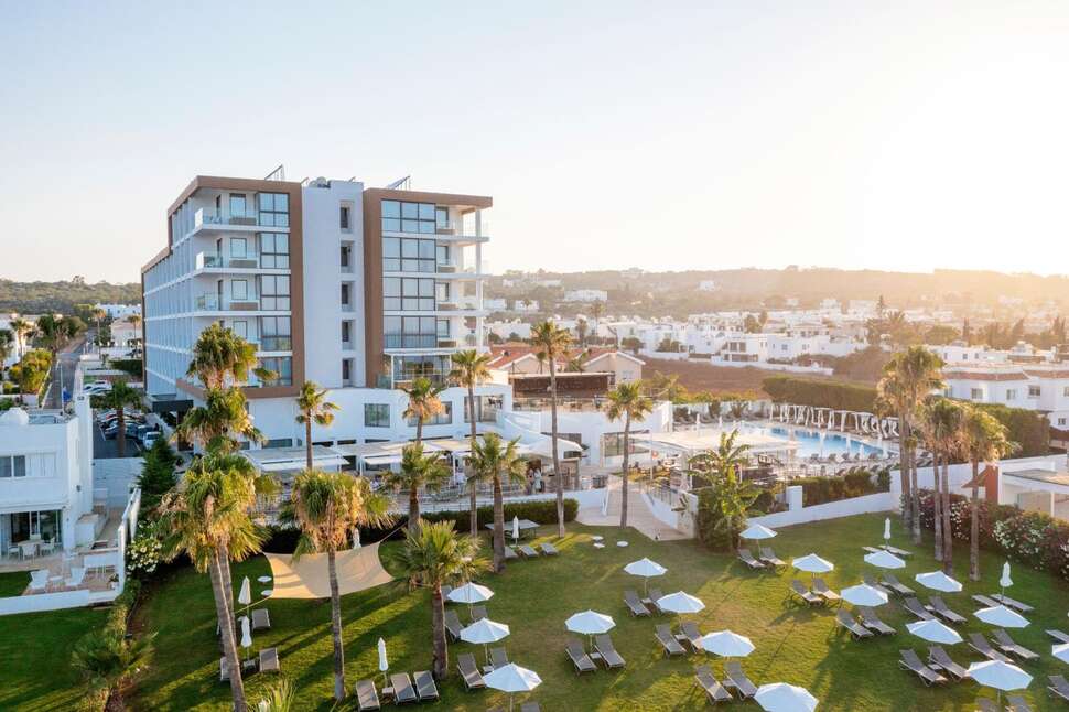 Een foto van Leonardo Crystal Cove Hotel & Spa by the Sea