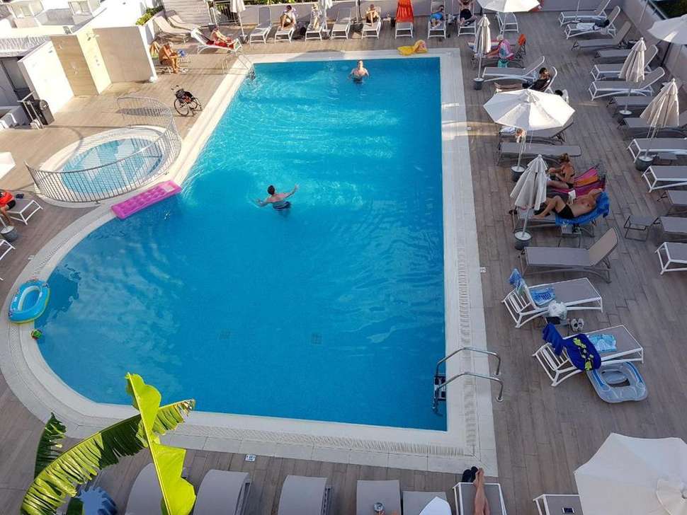 Een foto van het zwembad bij Hotel Imperial