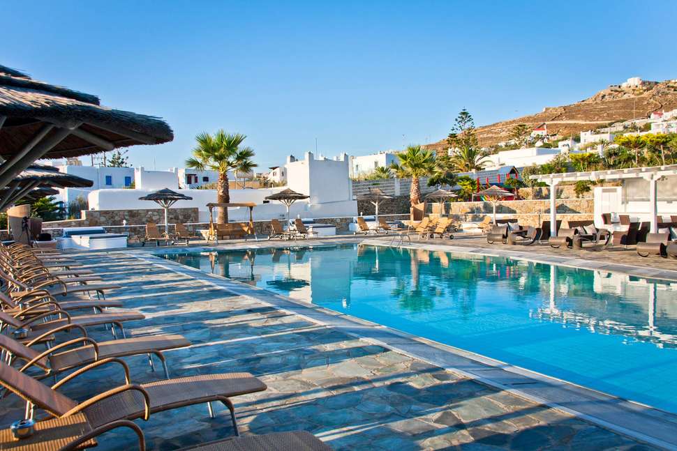 Een foto van het zwembad bij Yiannaki Hotel