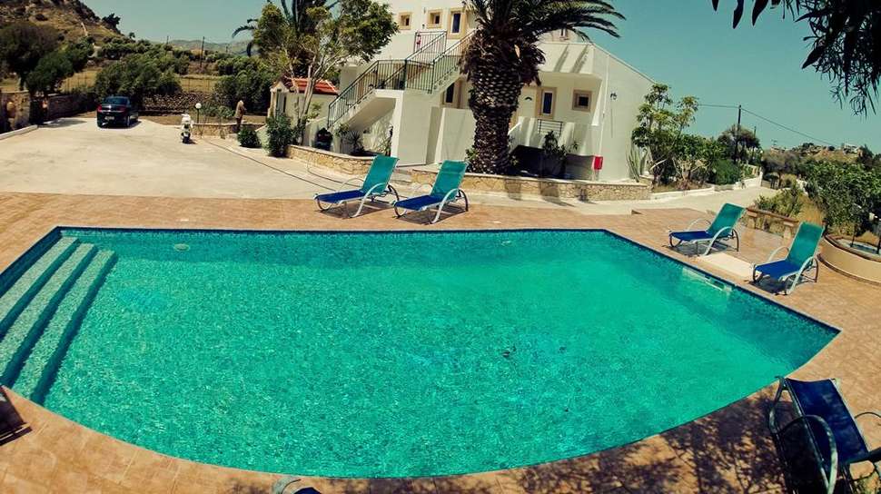 Een foto van het zwembad bij Garden Villa