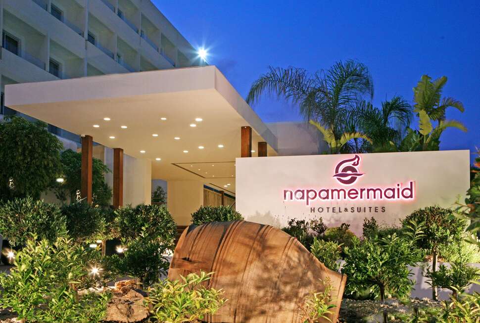 Een foto van de buitenkant van Napa Mermaid Hotel & Suites