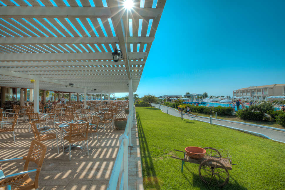 Een foto van het terras bij Sandy Beach & Villas