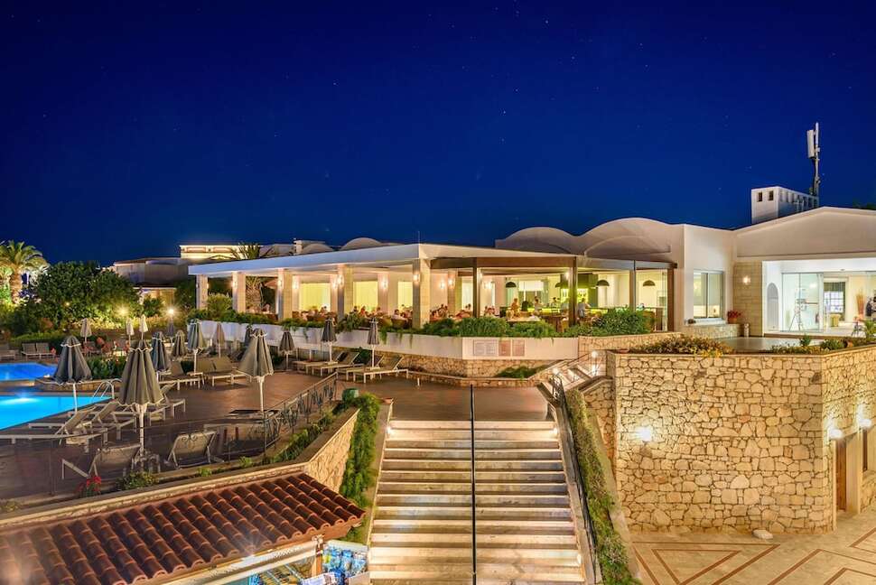 Een foto van de buitenkant van Annabelle Beach Resort