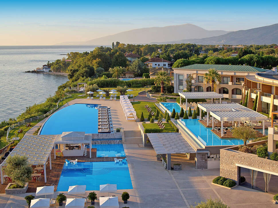 Een foto van het zwembad bij Cavo Olympo Luxury Hotel & Spa