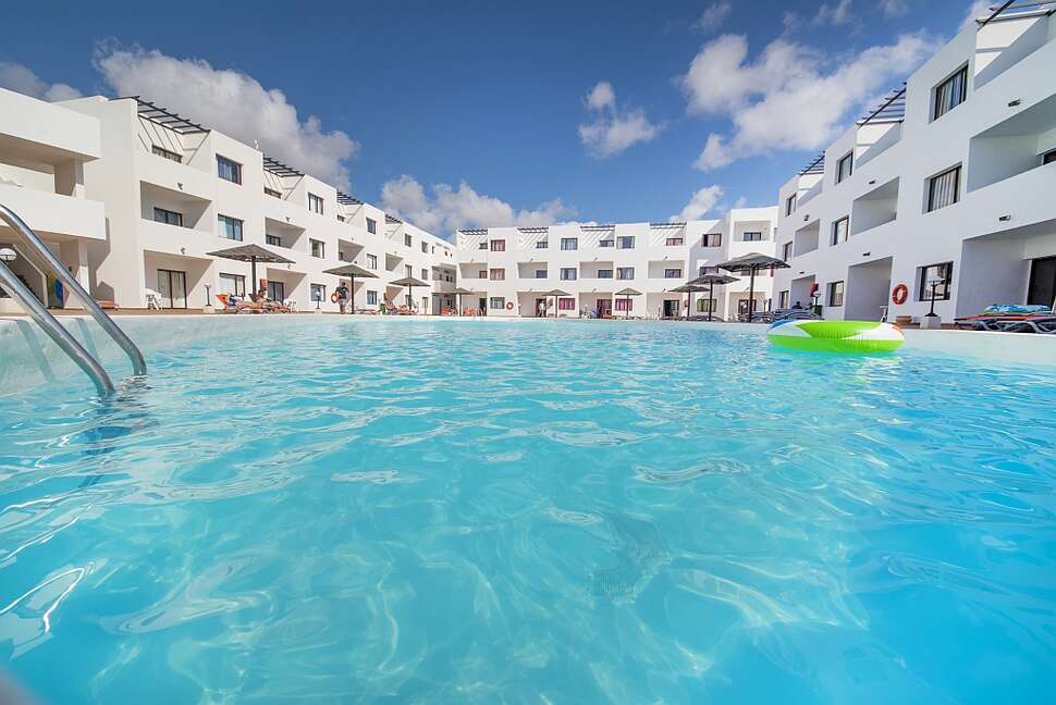 Een foto van het zwembad bij Lanzarote Paradise Appartementen
