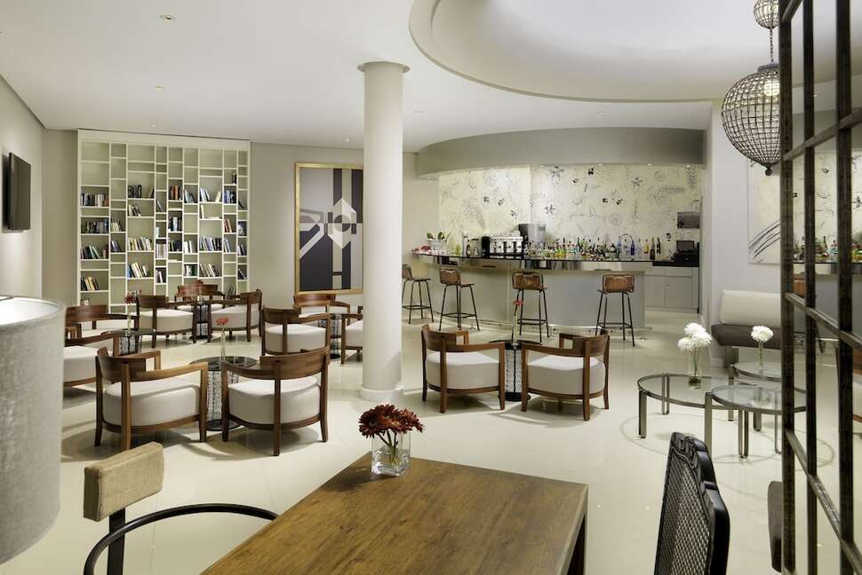 Een foto van de faciliteiten bij H10 White Suites
