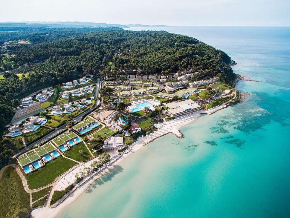 Een foto van de buitenkant van Sani Beach Club