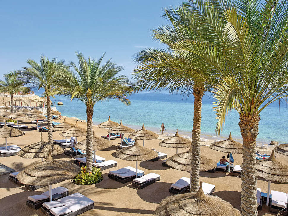 Een foto van het strand bij Sunrise Montemare Resort