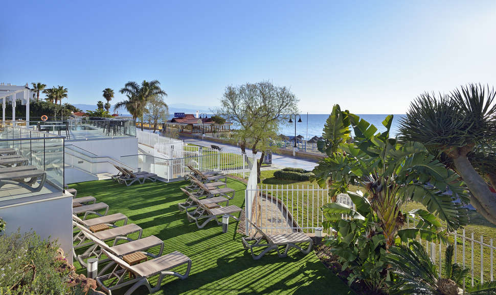 Een foto van het terras bij Hotel Ocean House Costa Del Sol by Melia