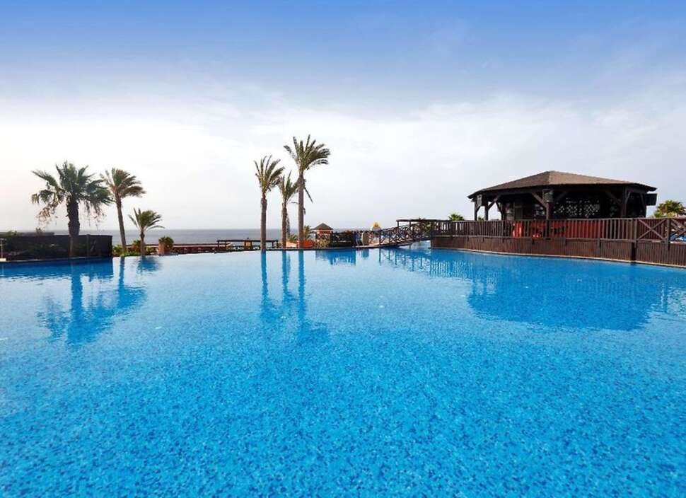 Een foto van het zwembad bij Occidental Jandia Playa