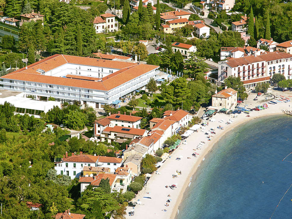 Ein Foto von der Außenansicht des Hotel Marina