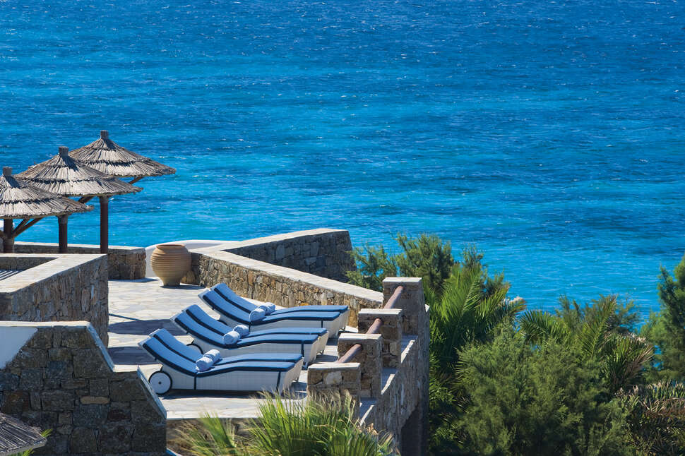 Een foto van het terras bij Mykonos Grand Hotel & Resort