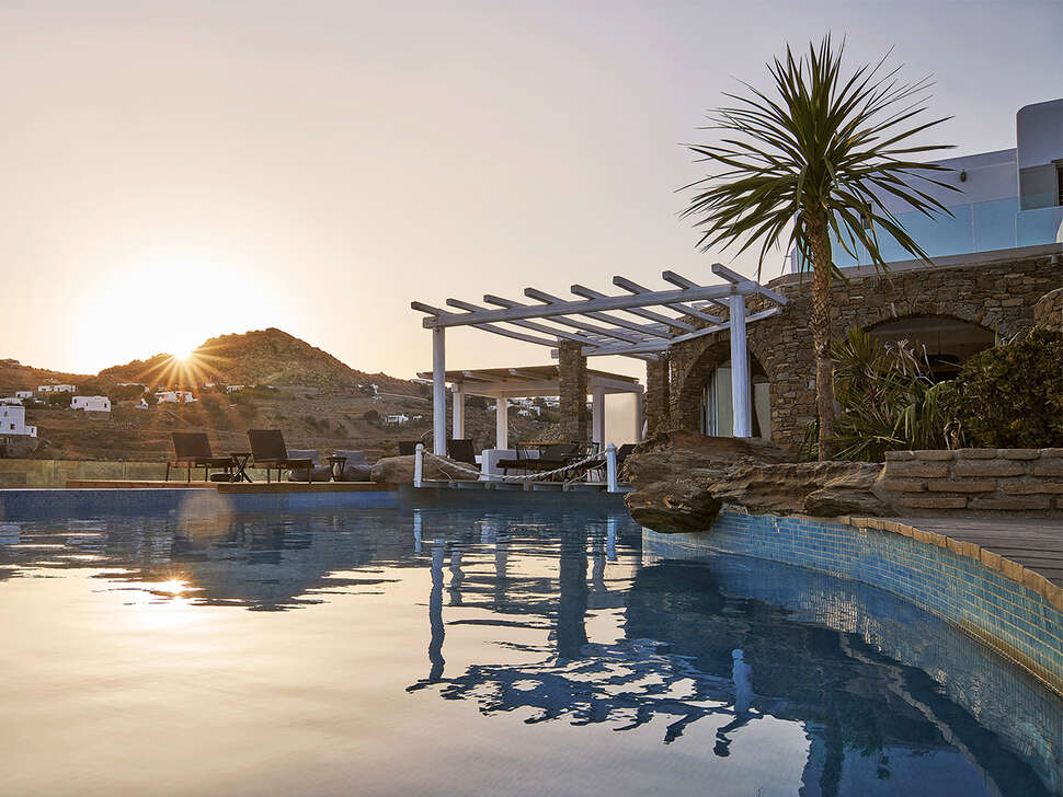 Een foto van Mr & Mrs White Mykonos