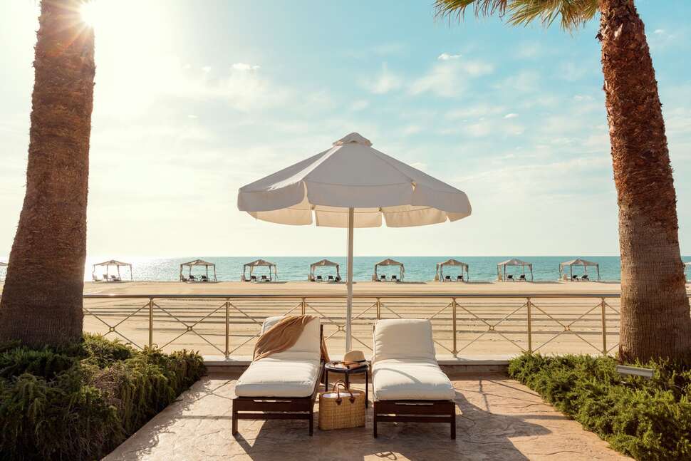 Ein Foto vom Strand beim Mediterranean Village Hotel & Spa