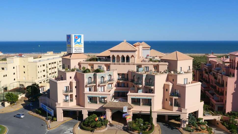 Ein Foto von der Außenansicht des Playacanela Hotel