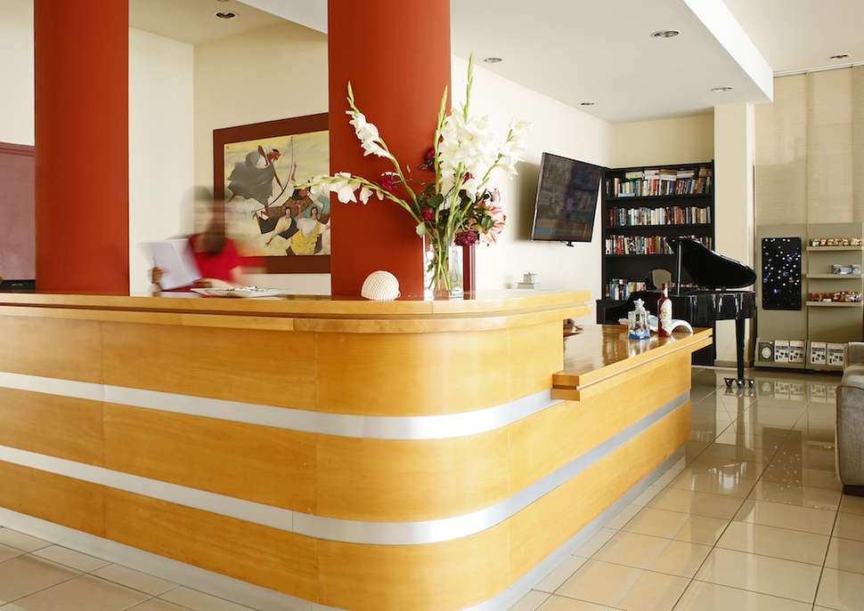 Een foto van het interieur van Asteris Hotel