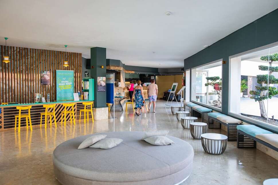 Een foto van het interieur van Servatur Riosol