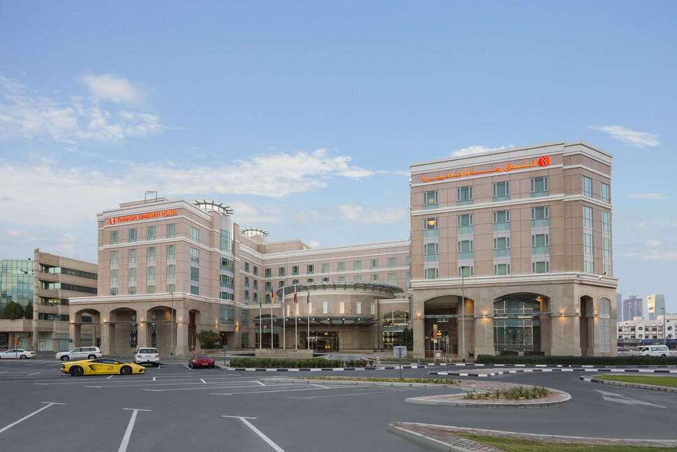 Een foto van de buitenkant van Crowne Plaza Jumeirah Dubai