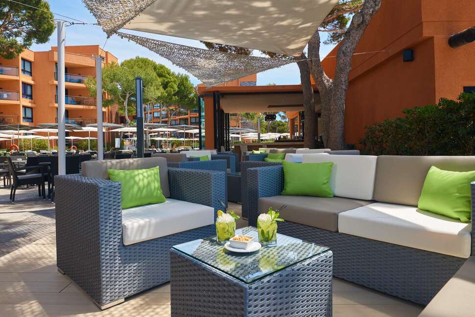 Een foto van het terras bij Protur Turo Pins Hotel