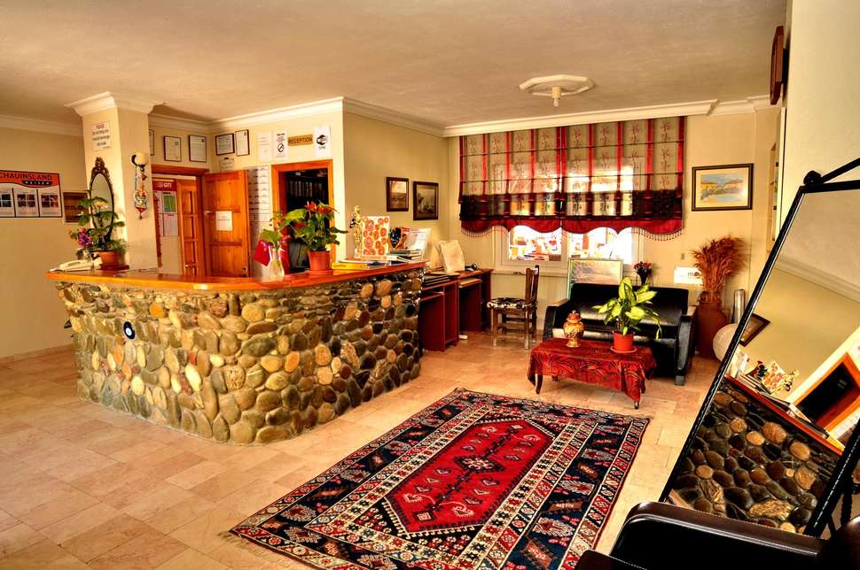 Een foto van het interieur van Basar Hotel