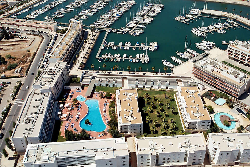 Een foto van de buitenkant van Marina Club Lagos Resort